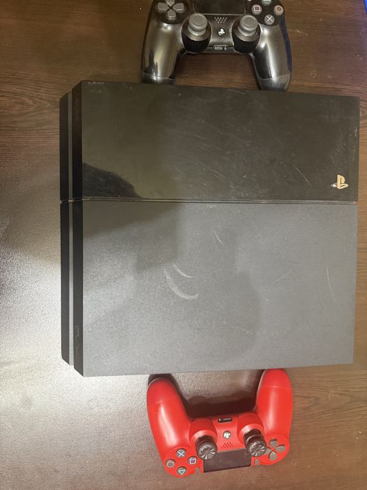 PS4 Fat + 2 джойстика + 10 игри
