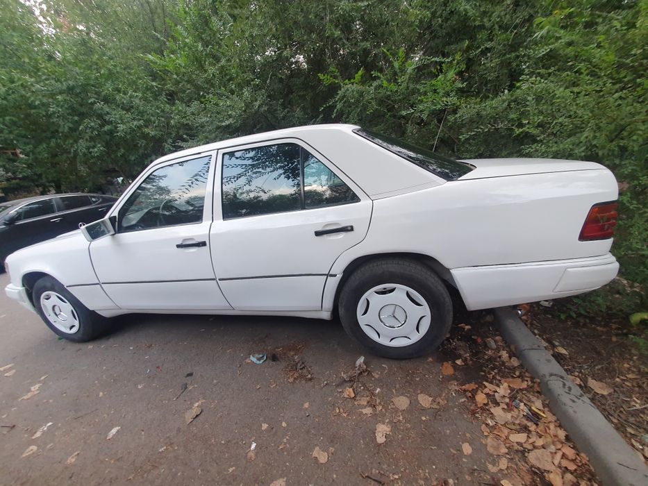 Mercedes-Benz W124