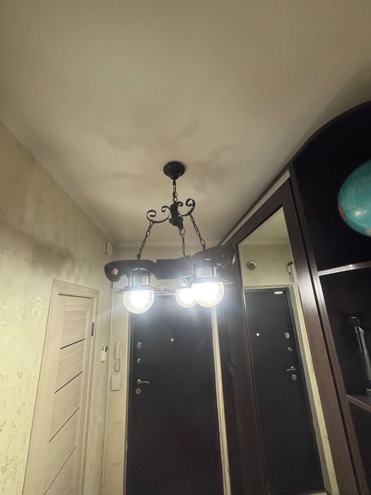 Продается люстра