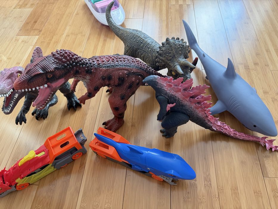 Продам ишрушки 2000 тг