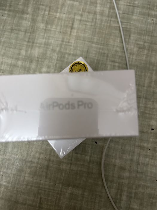 Продам airpods 3 про