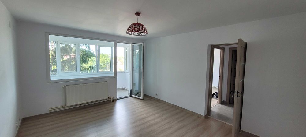 Vand apartament 3 camere Zona V-uri