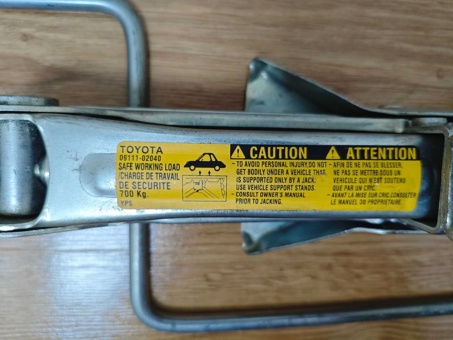 Домкрат Toyota оригинал
