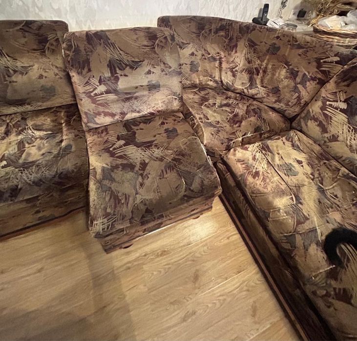 Продается угловой диван не дорогот