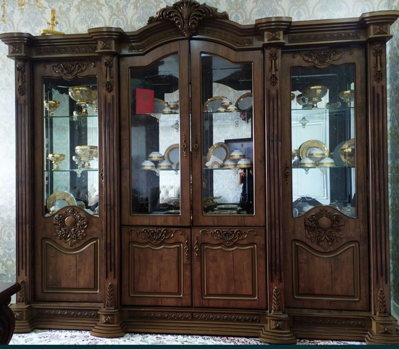 Mehmonhona uchun stenka zudlik bilan sotiladi.Hozir sochilgan holatda