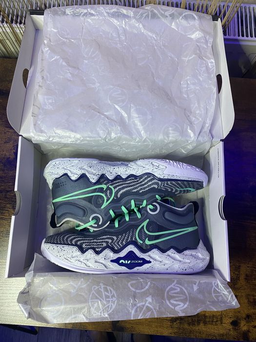 Ghete de baschet nike air zoom g.t. run marimea 44