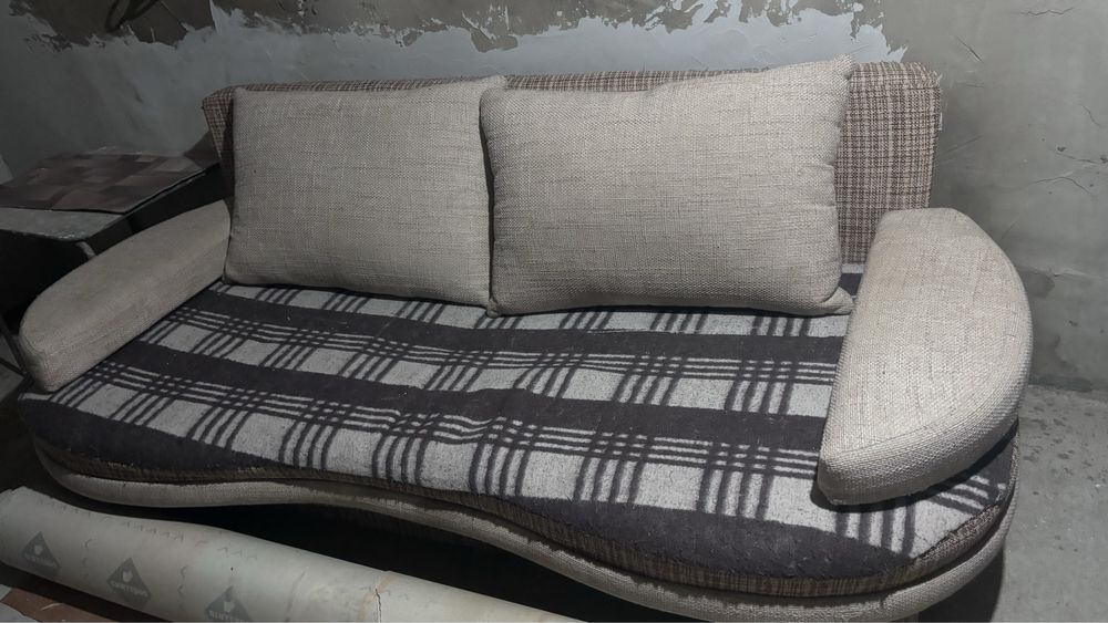 Диван в хорошем состояний
