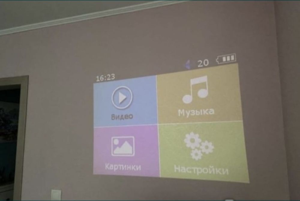 Детский мини проектор Lumicube