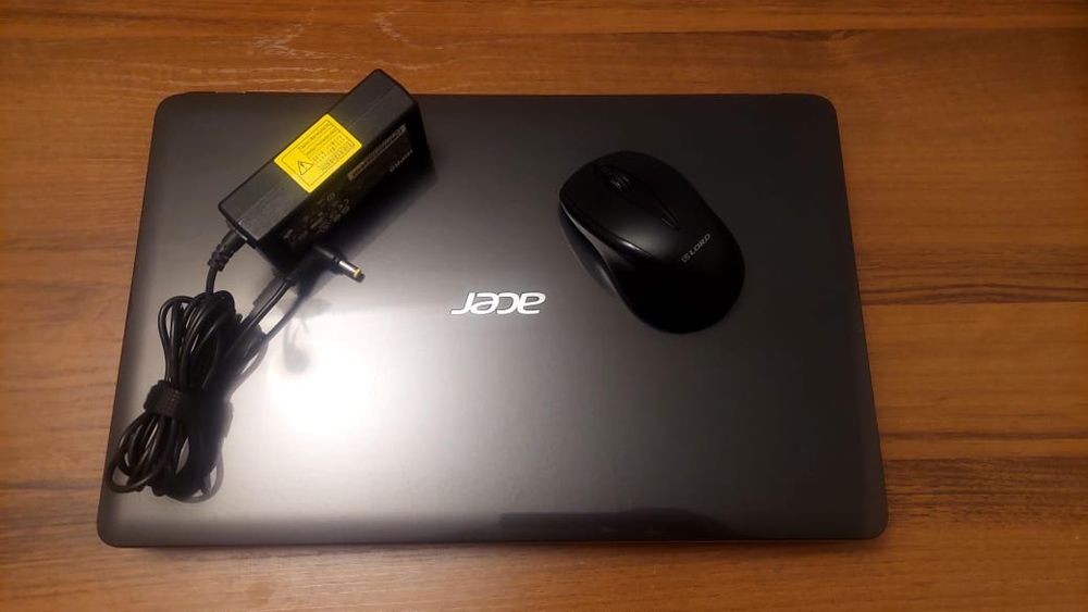 Acer aspire E1
Intel