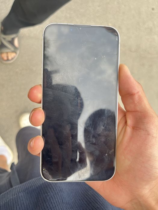 Продам iPhone 13
