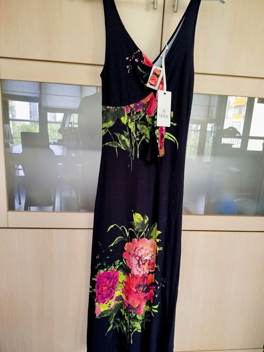 Нова ефирна рокля Маркам - стил и комфорт за лятото