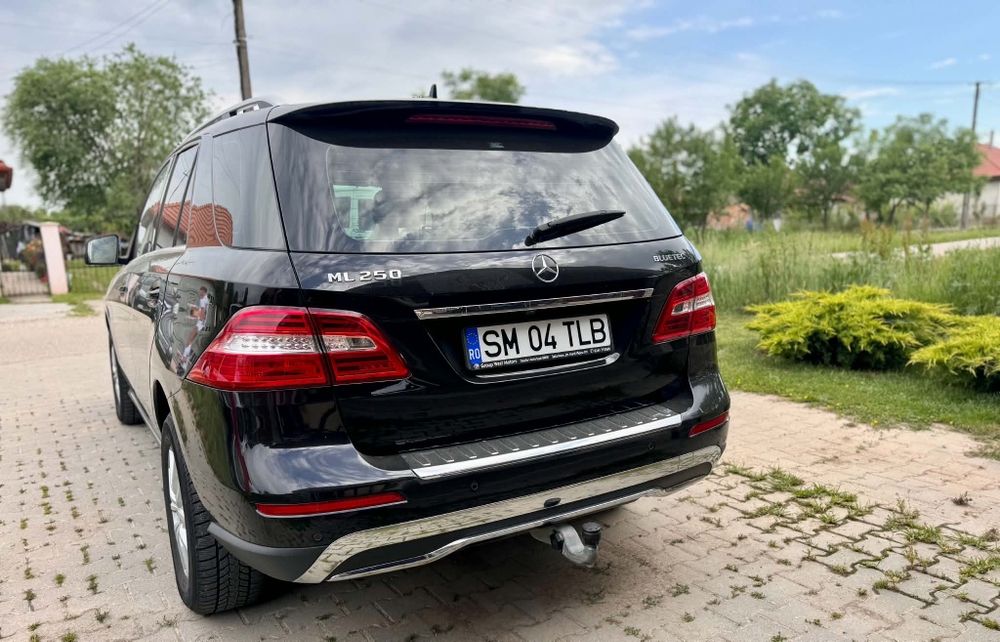 Vând Mercedes ML250