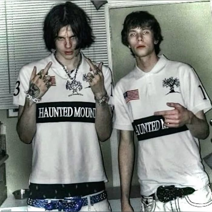 Haunted Mount polo red