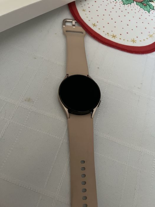 Samsung Galaxy watch 4 смарт часовник роуз голд