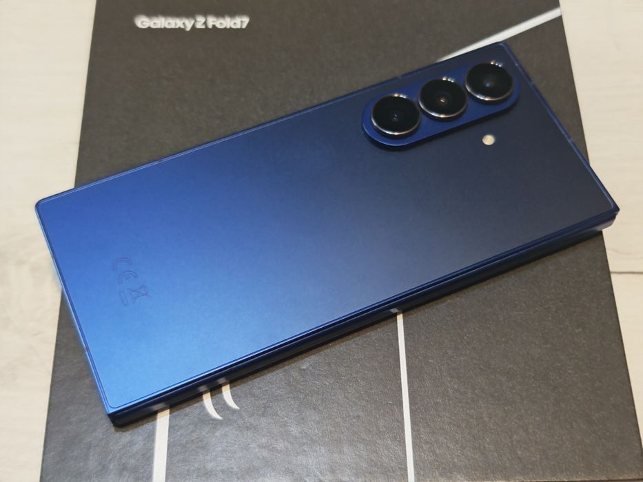 Като нов Samsung Galaxy Z Fold 7 256 GB Гаранция Технополис