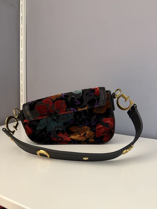 Оригинална чанта Guess