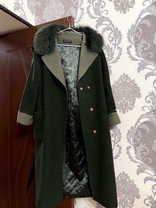 Ayollar paltosi sotiladi