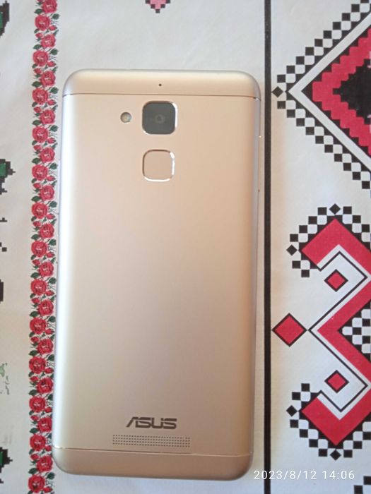 Телефон Asus ZC520TL_X008
