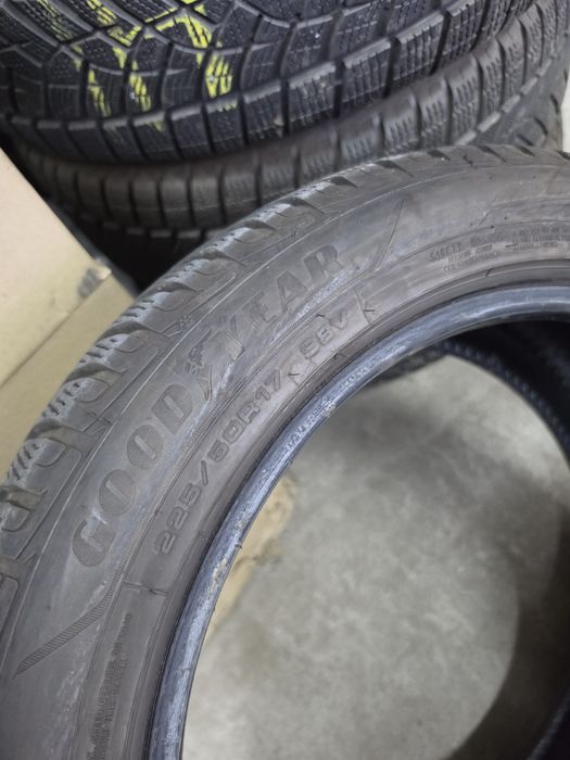 2 Броя 225/50/17 Goodyear 5,5mm
