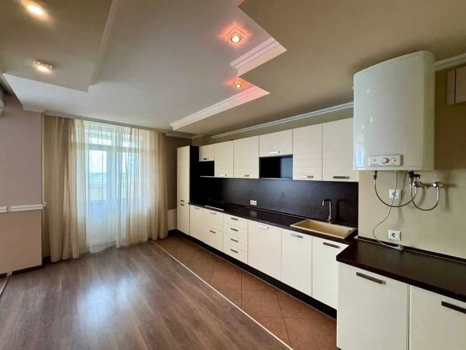 Дава се под наем Тристаен апартамент в София, Център - 90 кв.м за 561 € - Снимка #1