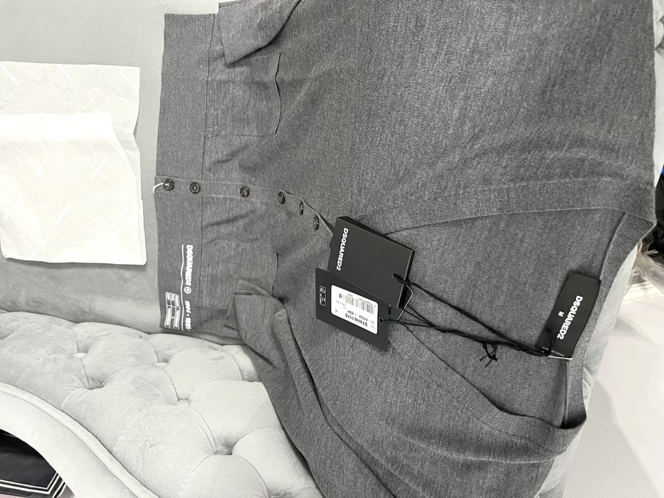 Cardigan Dsquared barbati, 100% wool,material superb,XL,nou,eticheta