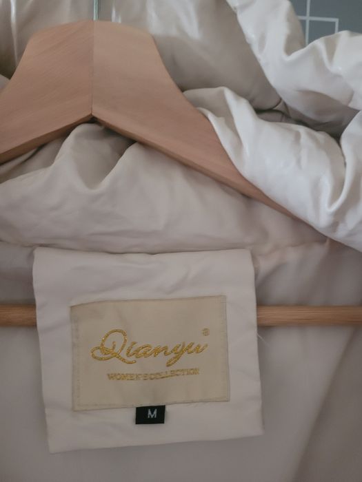 Продам женскую куртку 2000 тг