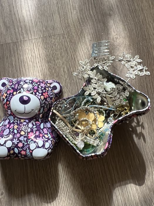 Ursulet cu bijuterii