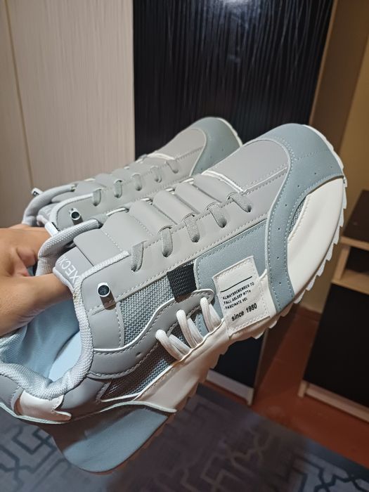 Продам красовки серый