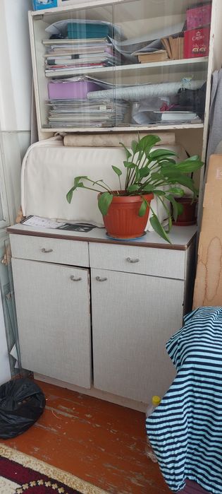 Продаётся шкаф кухонный,       цена    150 тысяч