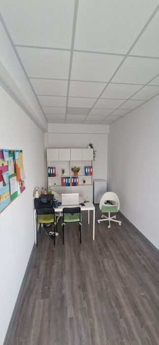 Spatiu comercial de închiriat TITU etaj. Pretabil birouri , cursuri...
