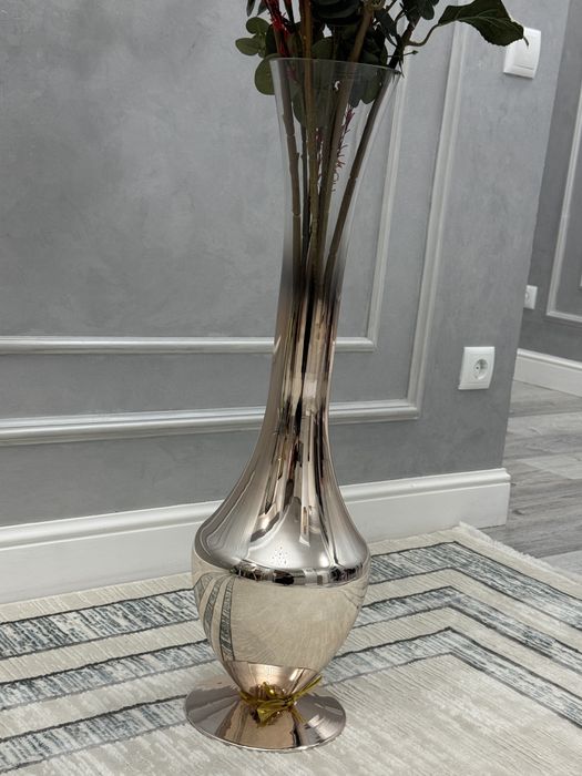 Красивая ваза с цветами