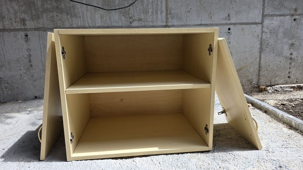 Продавам мебели / Бюро и Шкаф