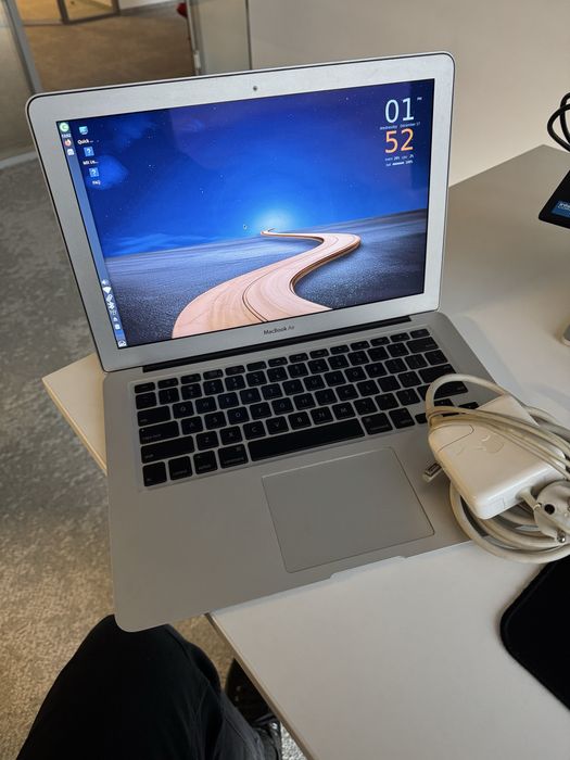 Macbook Air Late 2010 cu MX LINUX