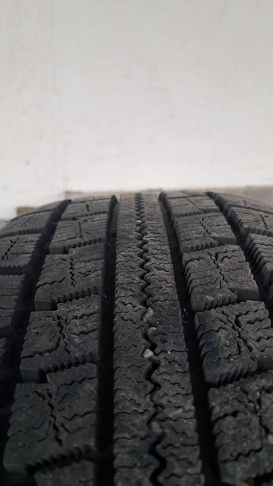 Диска с ризиной  на киа  215 60/R16