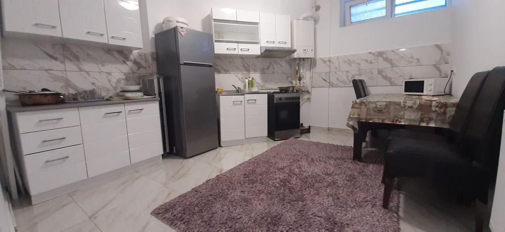 Apartament 3 camere 100mp + curte  150m  cu teras