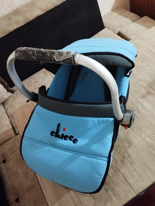 Avto kreslo sotiladi