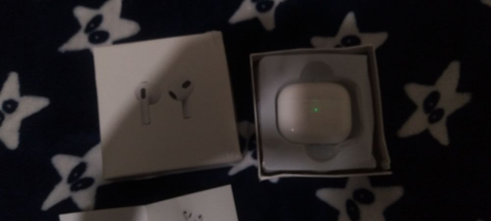 Продам Airpods 3