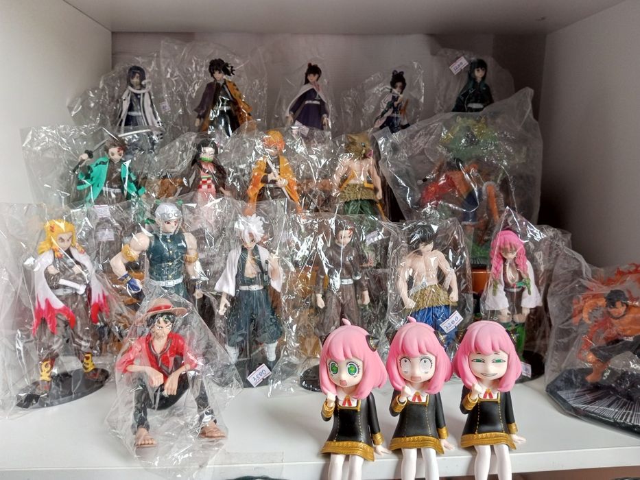 Фигуры аниме разных персонажей