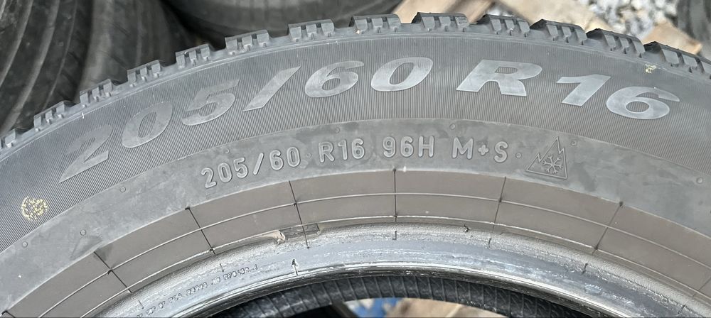 2бр 205/60/16 на 6мм с 21дот