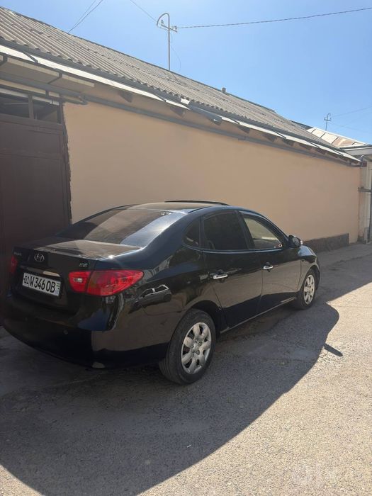 Hyundai avante sotiladi