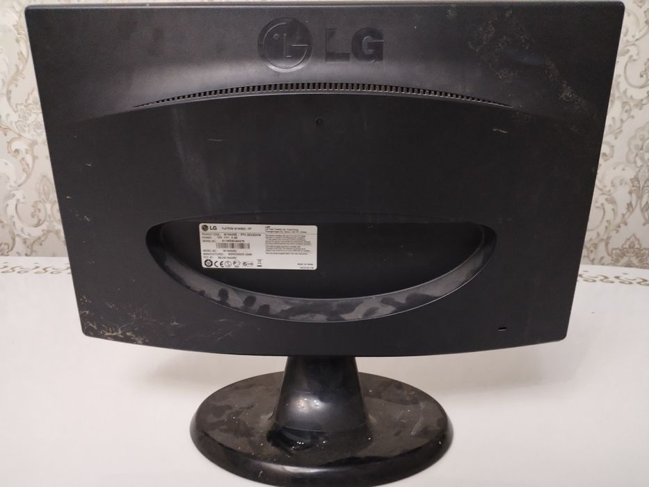 Монитор LG 18.5"