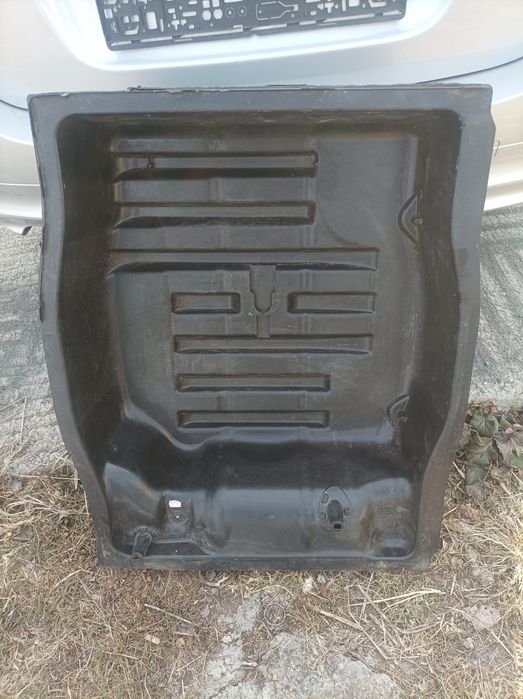 Suport locaș oală roată de rezervă Volkswagen Passat B6 break berlină