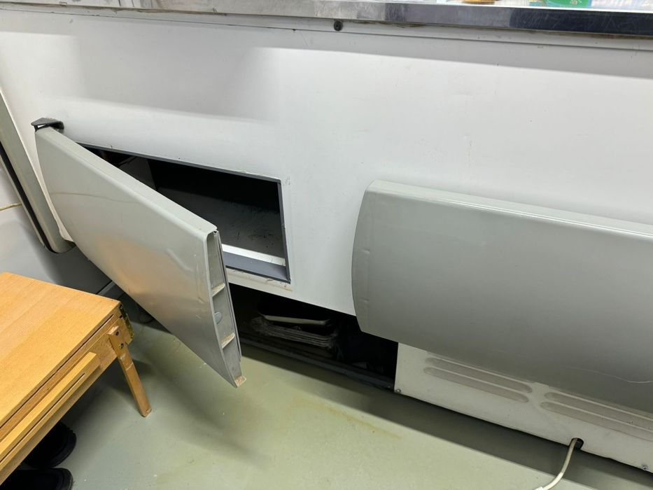 Витринный холодильник