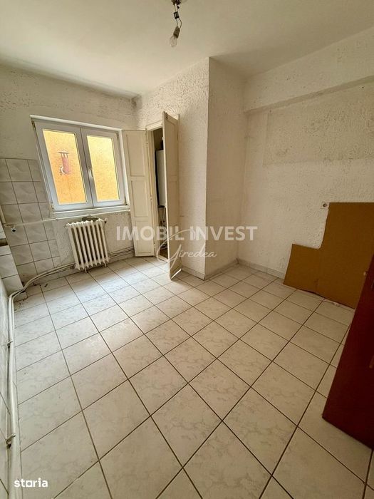 Apartament cu 3 camere, decomandat, Cetate, pret 79.000