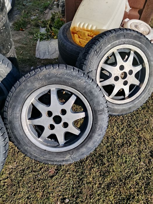 Продам зимние шины с дисками титанки.