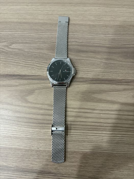 Срочно часы Tommh Hilfiger оригинал