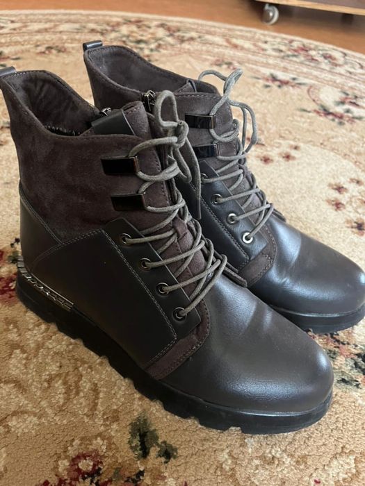 Зимние ботинки женские