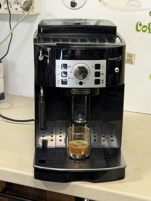 Кафемашина кафе автомат delonghi magnifica S с гаранция