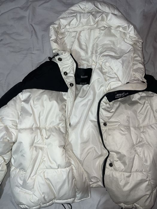 Продавам яке bershka