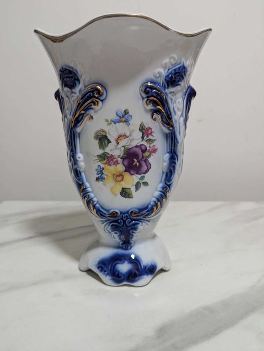 Vaza vintage din porțelan Dorohoi – model tradițional românesc